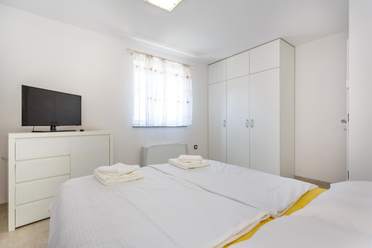 Apartments Vlado คิร์ก ภายนอก รูปภาพ