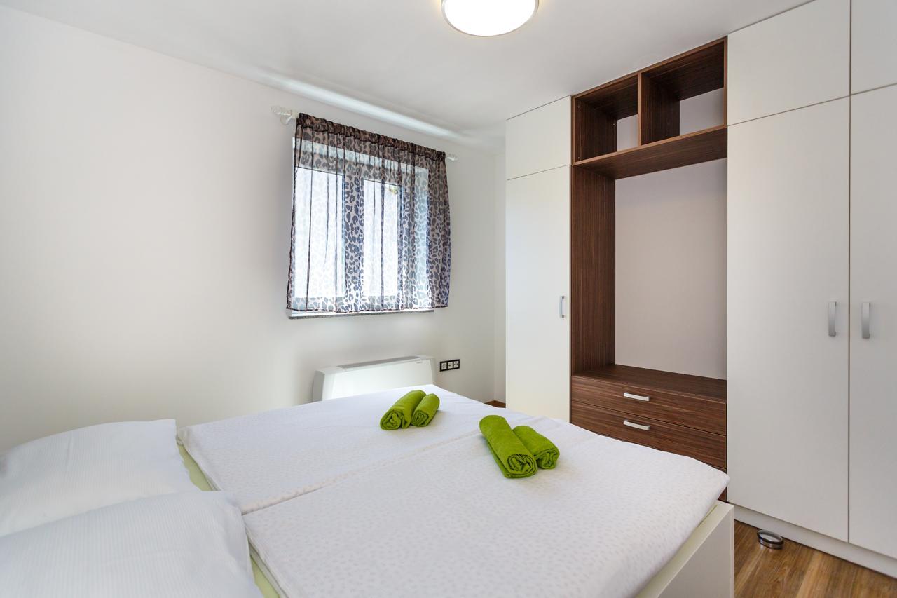 Apartments Vlado คิร์ก ภายนอก รูปภาพ